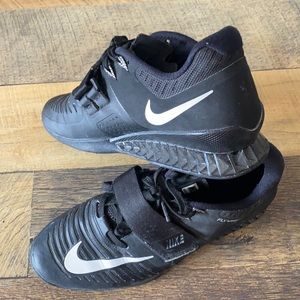 Romaleos 3. Size 6 (men’s) fits women’s size 8